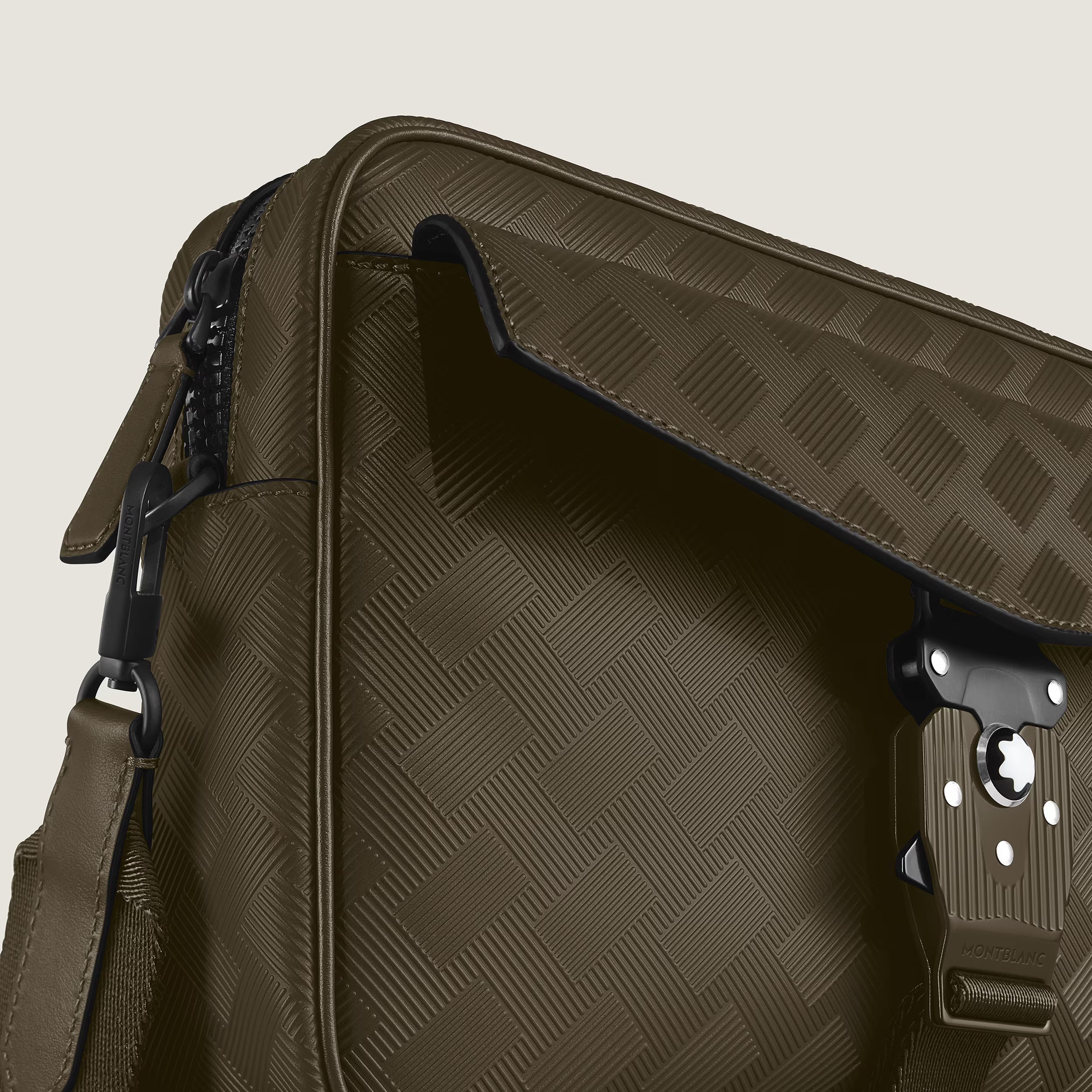 Bolso bandolera con cierre M