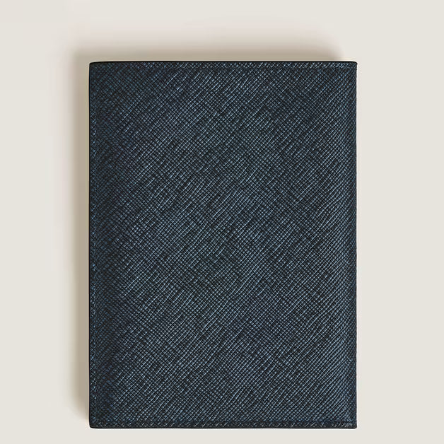 Portapasaporte de cuero sartorial