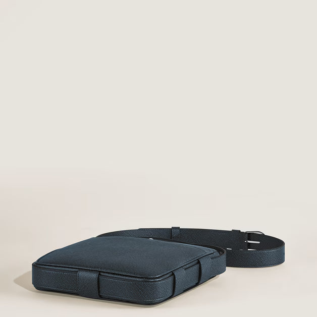 Bolso Mensajero Vertical de Cuero Sartorial 