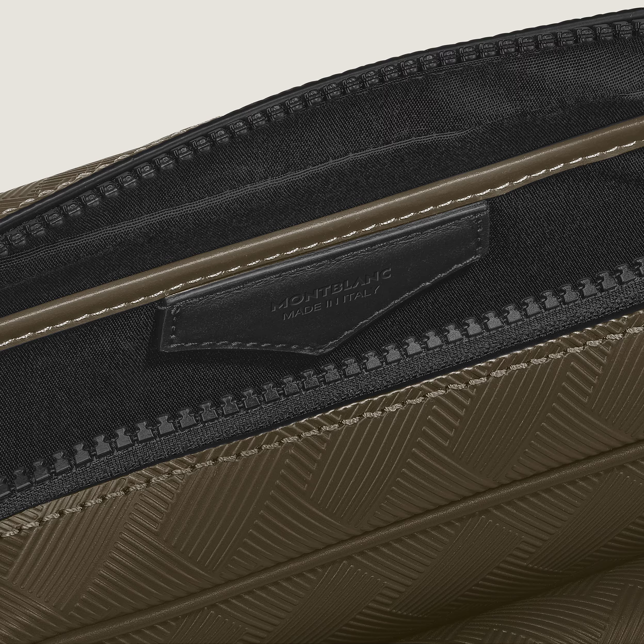 Bolso bandolera con cierre M