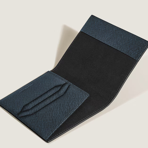 Portapasaporte de cuero sartorial